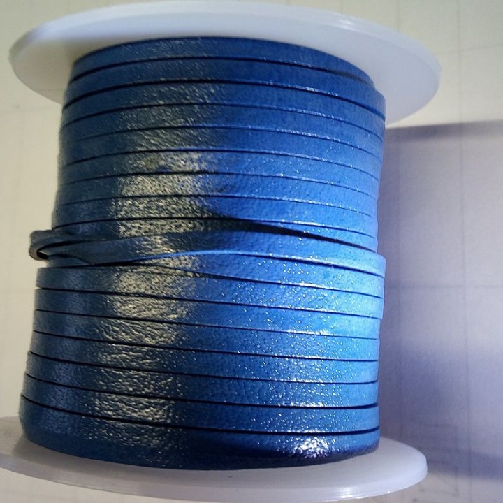 Lacet de cuir plat 3 mm bleu