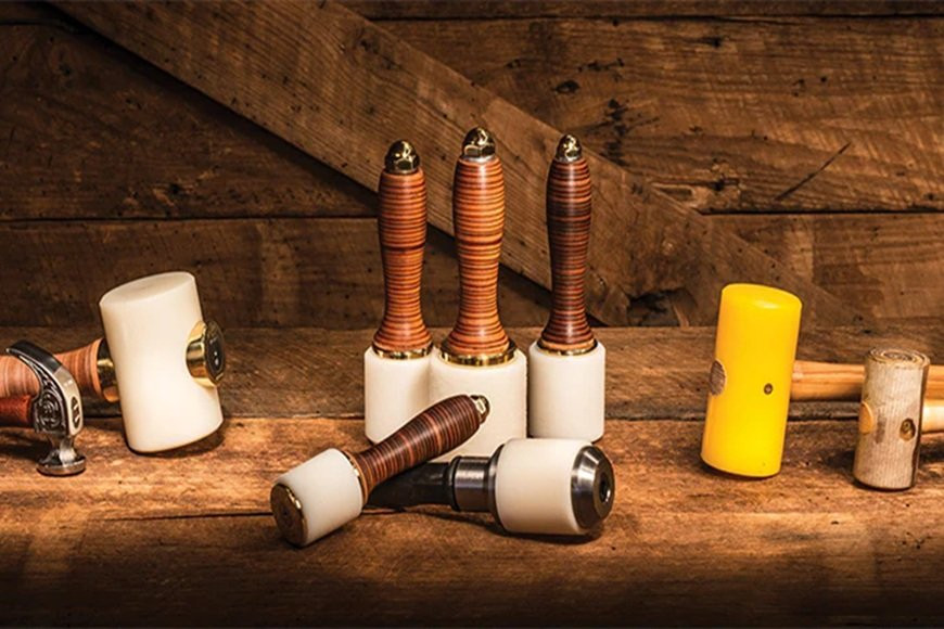 Mauls, maillets et marteaux en maroquinerie et sellerie, guide de choix et d'utilisation